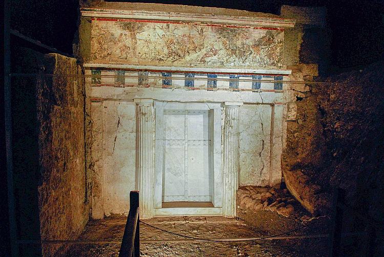 Η όψη του τάφου του βασιλιά Φιλίππου