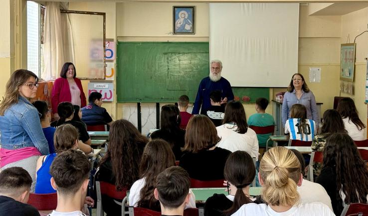 Επίσκεψη του Σεβασμιωτάτου Μητροπολίτου Ιλίου κ. Αθηναγόρου στο 8ο Γυμνάσιο Ιλίου
