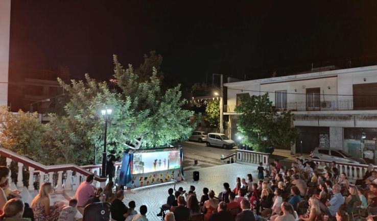 Χαμόγελα στην παράσταση του θεάτρου σκιών στον Άγ. Γεώργιο Καματερού