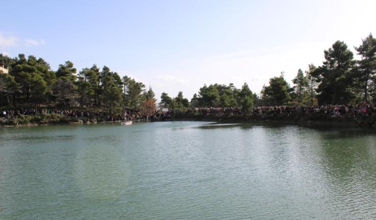 Ο αγιασμός των υδάτων στη λίμνη Μπελέτσι