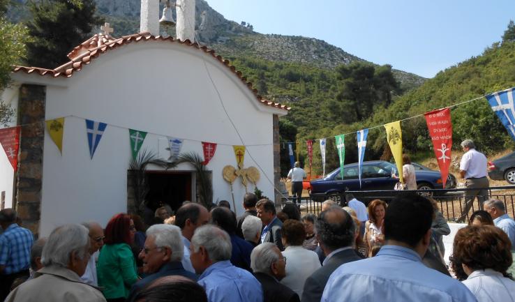 Εορτασμός του Αγίου Πνεύματος στο εκκλησάκι της Αγίας Τριάδος
